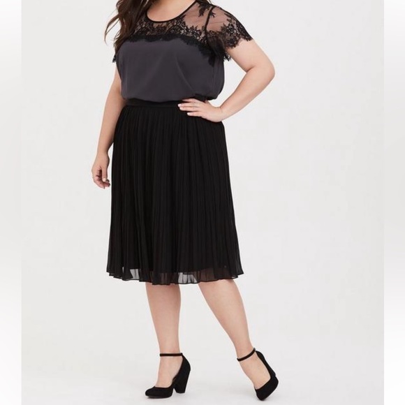 Torrid Black Midi Chiffon Pleated Skirt - Picture 1 of 8